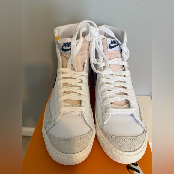 Nike Women’s BLAZER MID 77 White diffused Blue Sail High-Top Sneakers - Picture 8 of 9